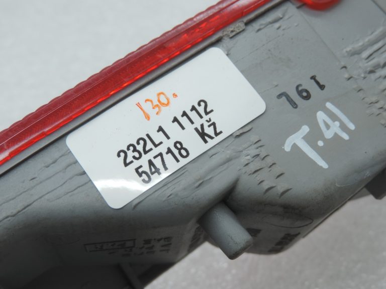 Oriģinālā Toyota RAV4 XA20 trešā bremžu signāluguns 8157049015, 8157049015B0
