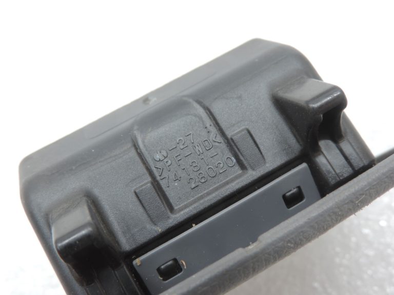 Oriģinālā Toyota RAV4 II (XA20) aizmugurējā pelnu trauks 7410942010B0, 74109-42010-B0