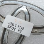 Oriģinālā Toyota RAV4 II (XA20) Priekšējā radiatora režģa emblēma 753111E010