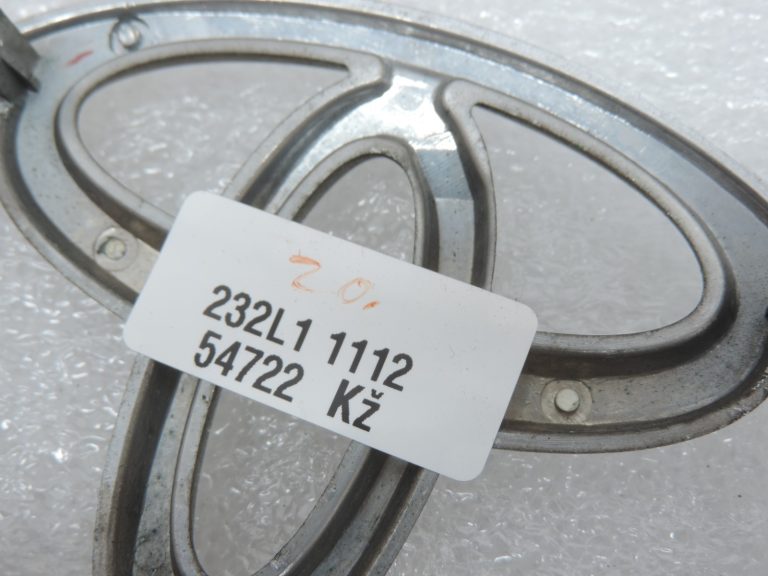 Oriģinālā Toyota RAV4 II (XA20) Priekšējā radiatora režģa emblēma 753111E010