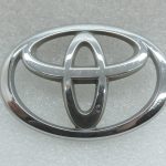 Oriģinālā Toyota RAV4 II (XA20) Priekšējā radiatora režģa emblēma 753111E010