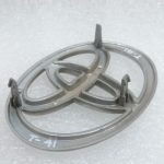 Oriģinālā Toyota RAV4 II (XA20) Priekšējā radiatora režģa emblēma 753111E010