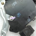 Oriģinālā Toyota RAV4 II (XA20) aizmugurējo durvju slēdzene 6911042090, 69110-42090