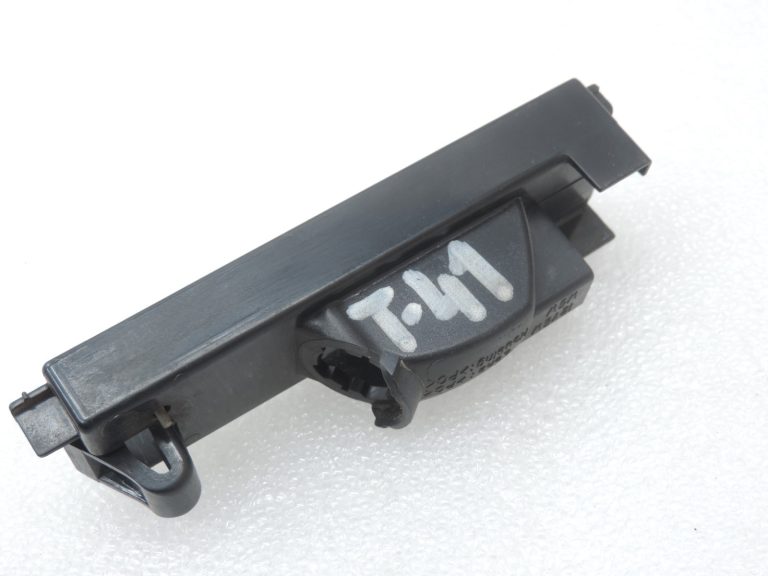 Oriģinālais Toyota RAV4 II (XA20) numura apgaismojums 8127142050