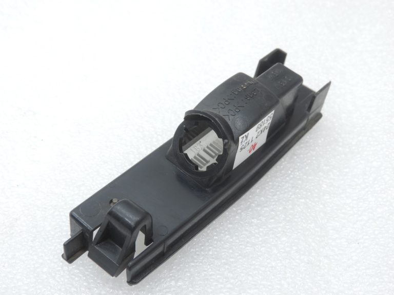 Oriģinālais Toyota RAV4 II (XA20) numura apgaismojums 8127142050