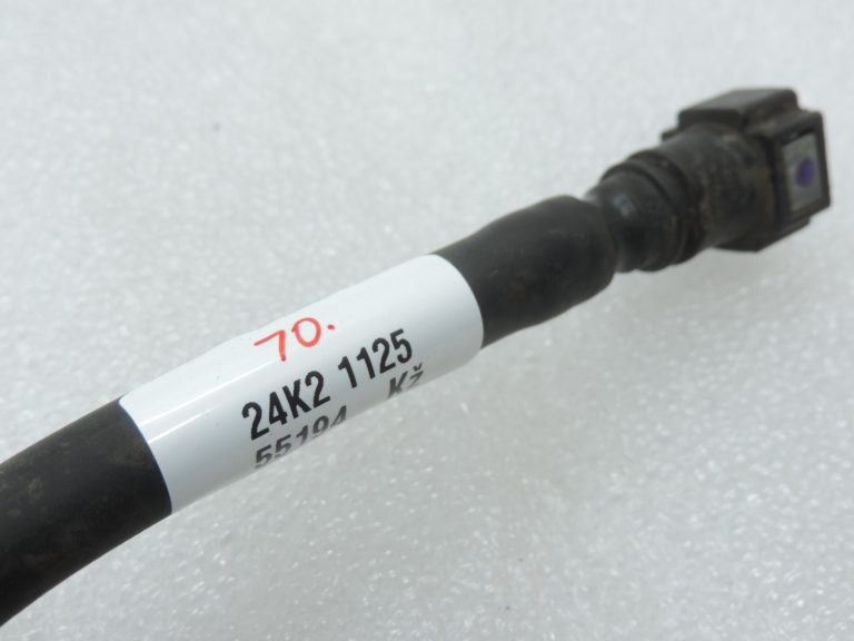 Oriģinālā Toyota RAV4 II (XA20) 2.0 VVT-i 1AZFE Degvielas padeves līnija 2390128030