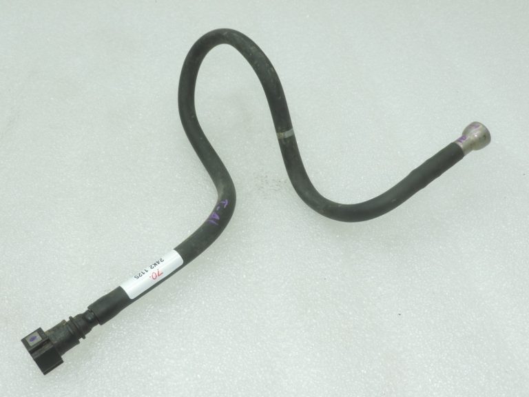 Oriģinālā Toyota RAV4 II (XA20) 2.0 VVT-i 1AZFE Degvielas padeves līnija 2390128030