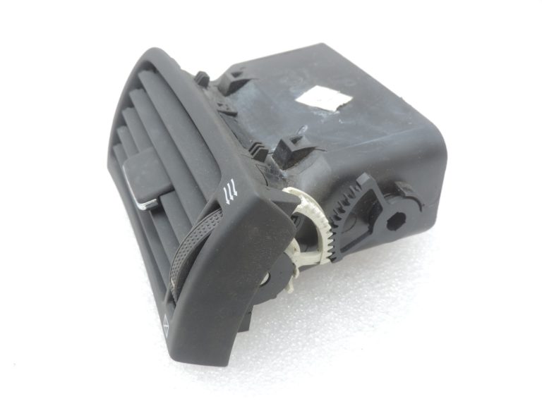Oriģinālais Toyota Avensis T25 instrumentu paneļa ventilācijas atveres labais 5566005090