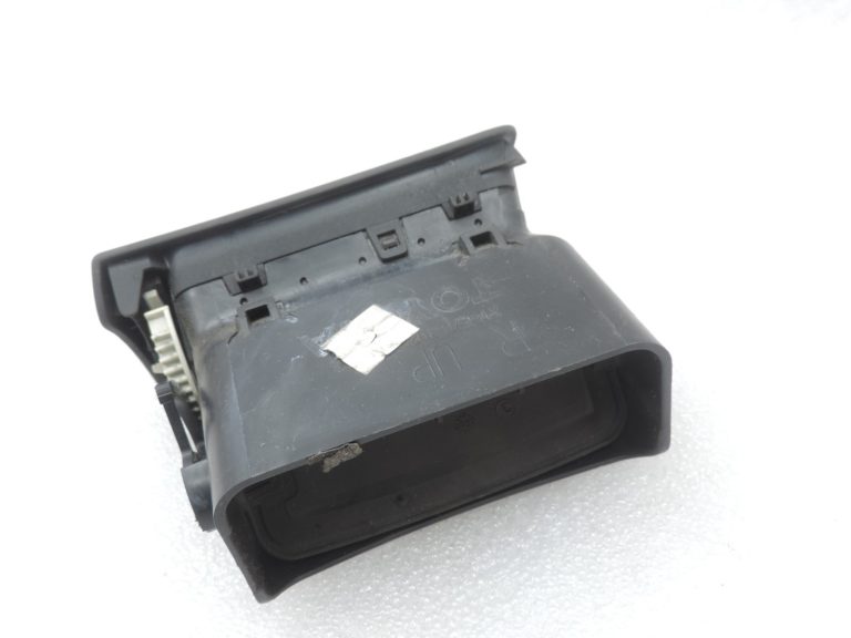 Oriģinālais Toyota Avensis T25 instrumentu paneļa ventilācijas atveres labais 5566005090