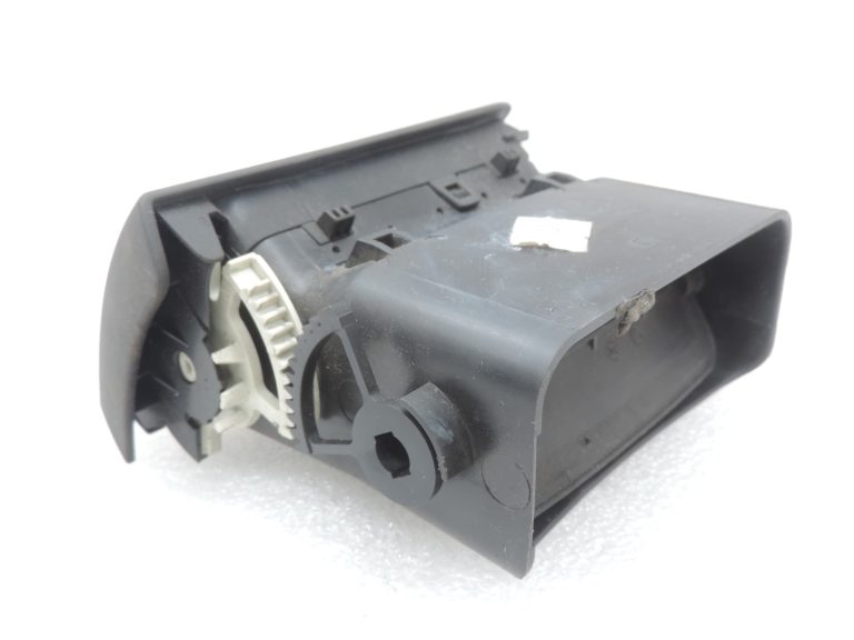 Oriģinālais Toyota Avensis T25 instrumentu paneļa ventilācijas atveres labais 5566005090