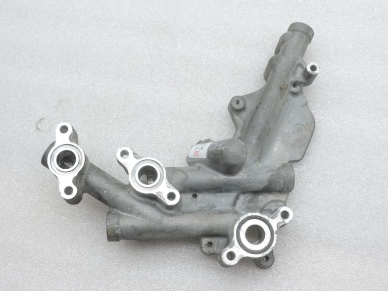 Oriģināls Toyota Avensis T25 RAV4 XA30 2.2d eļļas dzesētāja kronšteins 1578126010