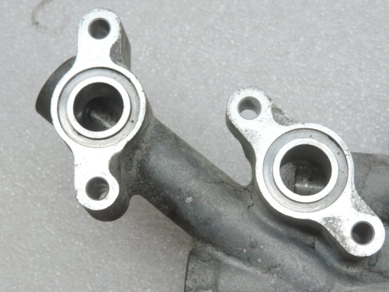 Oriģināls Toyota Avensis T25 RAV4 XA30 2.2d eļļas dzesētāja kronšteins 1578126010