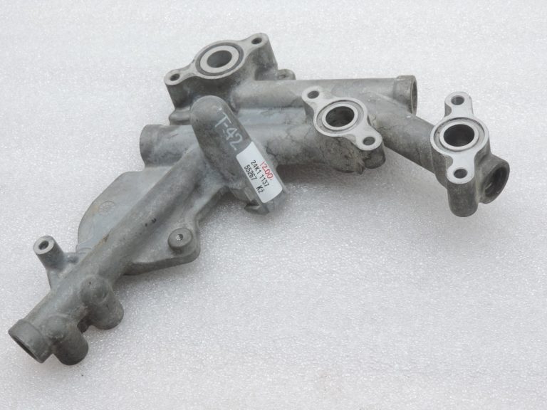 Oriģināls Toyota Avensis T25 RAV4 XA30 2.2d eļļas dzesētāja kronšteins 1578126010