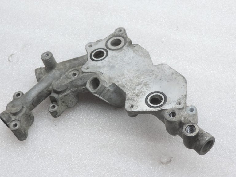 Oriģināls Toyota Avensis T25 RAV4 XA30 2.2d eļļas dzesētāja kronšteins 1578126010