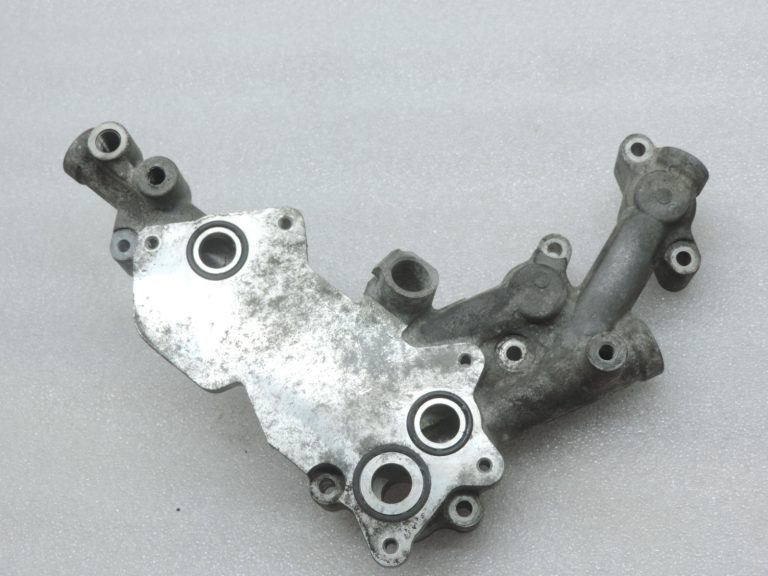 Oriģināls Toyota Avensis T25 RAV4 XA30 2.2d eļļas dzesētāja kronšteins 1578126010