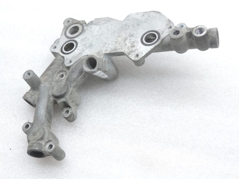 Oriģināls Toyota Avensis T25 RAV4 XA30 2.2d eļļas dzesētāja kronšteins 1578126010