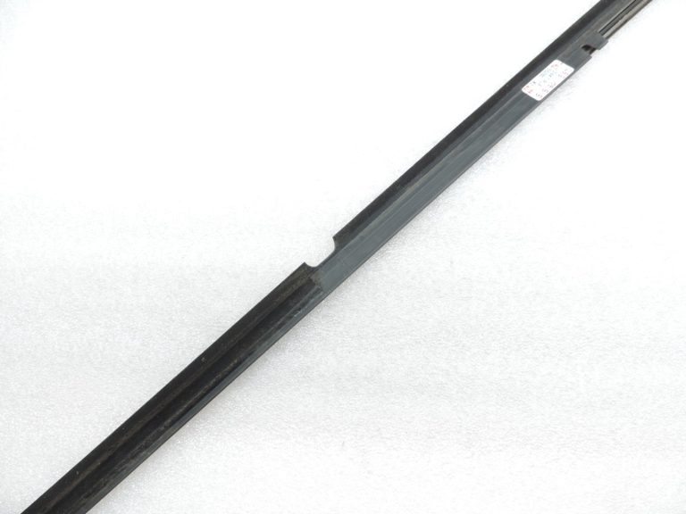 Oriģināls Toyota Avensis T25 aizmugurējo labās puses durvju hromēta līstes 7573020291