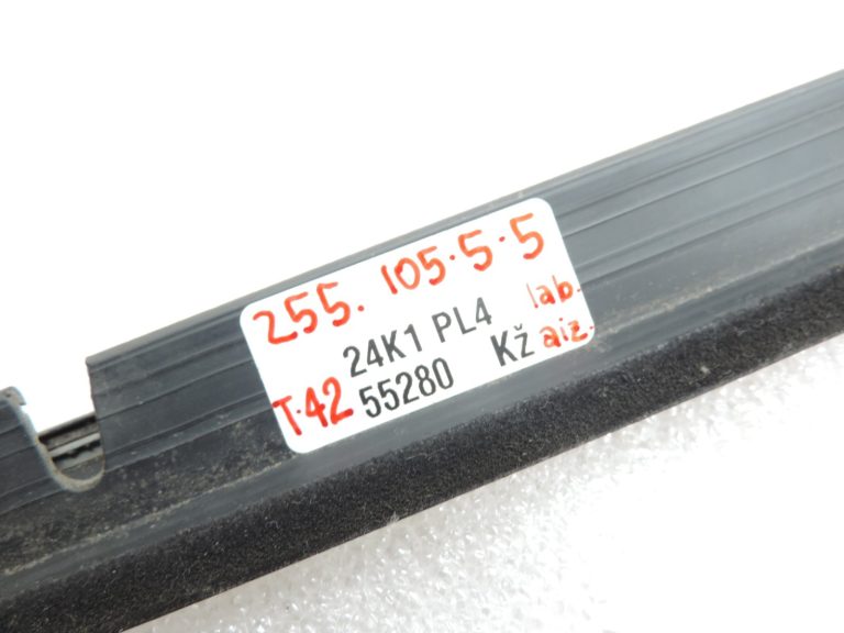 Oriģināls Toyota Avensis T25 aizmugurējo labās puses durvju hromēta līstes 7573020291