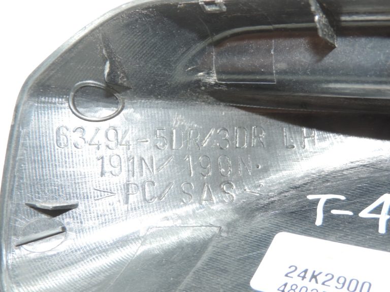 Oriģināls Toyota RAV4 II (XA20) kreisās aizmugurējās jumta sliedes aizmugurējās daļas vāciņš melns