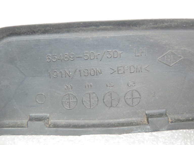 Oriģināls Toyota RAV4 II (XA20) kreisās jumta sliedes aizmugurējā vāciņa blīvējums 6348942010