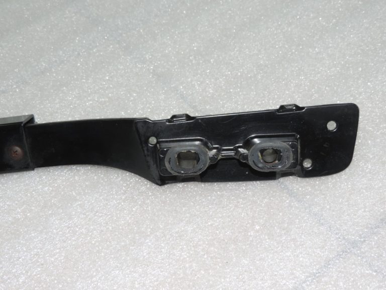 Oriģinālā Toyota RAV4 II (XA20) jumta sliedes kreisās, melnas 6347042021B1
