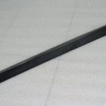 Oriģinālā Toyota RAV4 II (XA20) jumta sliedes kreisās, melnas 6347042021B1