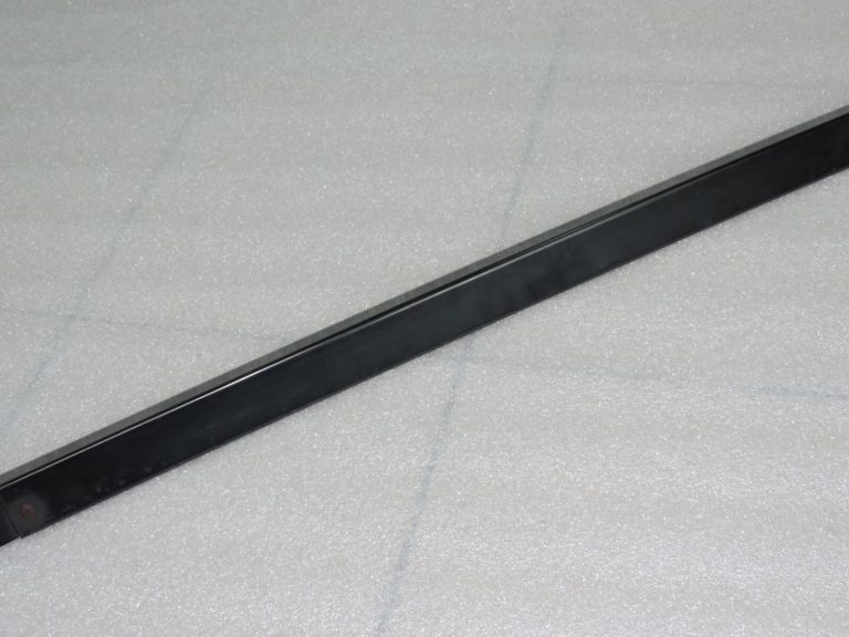 Oriģinālā Toyota RAV4 II (XA20) jumta sliedes kreisās, melnas 6347042021B1