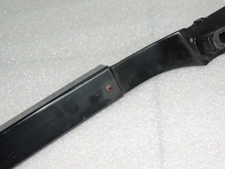 Oriģinālā Toyota RAV4 II (XA20) jumta sliedes kreisās, melnas 6347042021B1