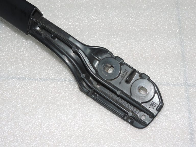 Oriģinālā Toyota RAV4 II (XA20) jumta sliedes kreisās, melnas 6347042021B1