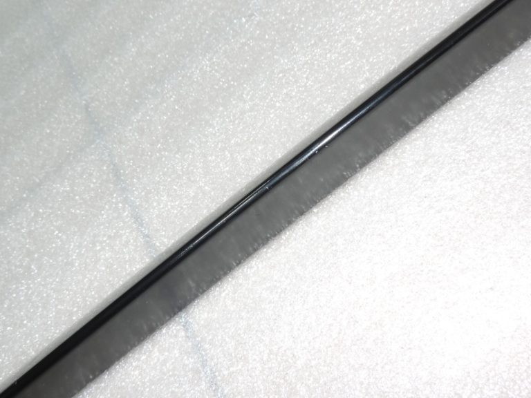 Oriģinālā Toyota RAV4 II (XA20) jumta sliedes labajā pusē, melnas 6346042021B1