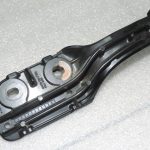 Oriģinālā Toyota RAV4 II (XA20) jumta sliedes labajā pusē, melnas 6346042021B1