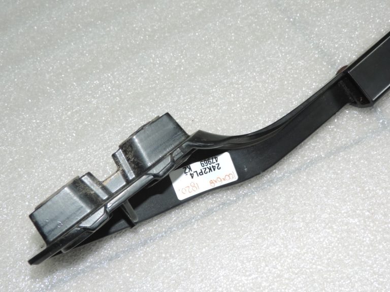 Oriģinālā Toyota RAV4 II (XA20) jumta sliedes labajā pusē, melnas 6346042021B1