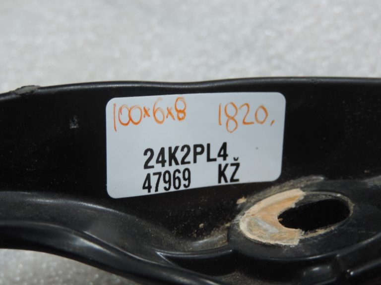 Oriģinālā Toyota RAV4 II (XA20) jumta sliedes labajā pusē, melnas 6346042021B1