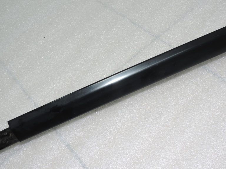 Oriģinālā Toyota RAV4 II (XA20) jumta sliedes labajā pusē, melnas 6346042021B1