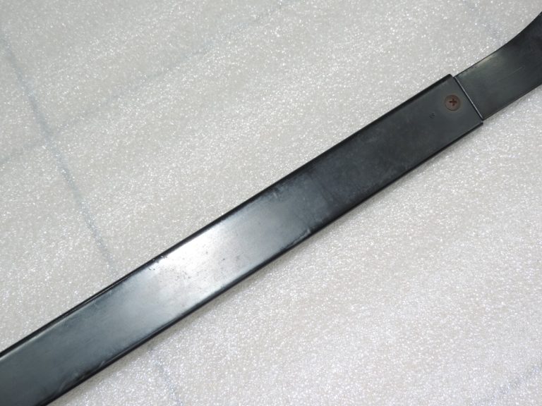 Oriģinālā Toyota RAV4 II (XA20) jumta sliedes labajā pusē, melnas 6346042021B1