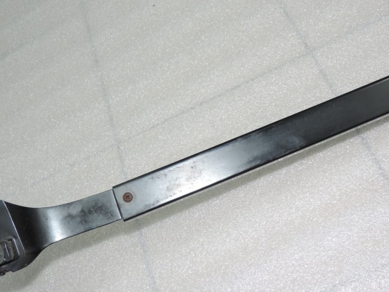 Oriģinālā Toyota RAV4 II (XA20) jumta sliedes labajā pusē, melnas 6346042021B1