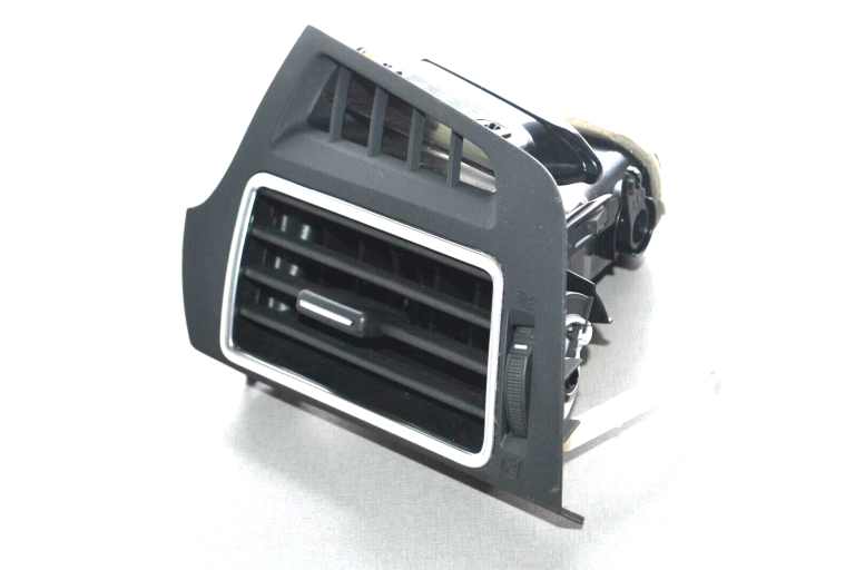 Toyota Verso R2 2009-2017 Gaisa ventilācijas atveres kreisais 556500F050B0