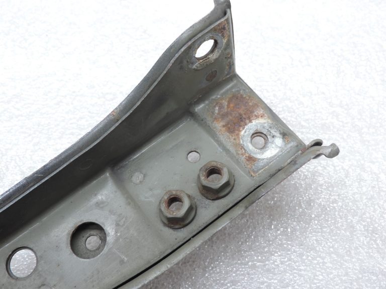 Oriģināls Toyota Avensis T25 2.0d/2.2d radiatora atbalsta augšējais kronšteins 5321605050