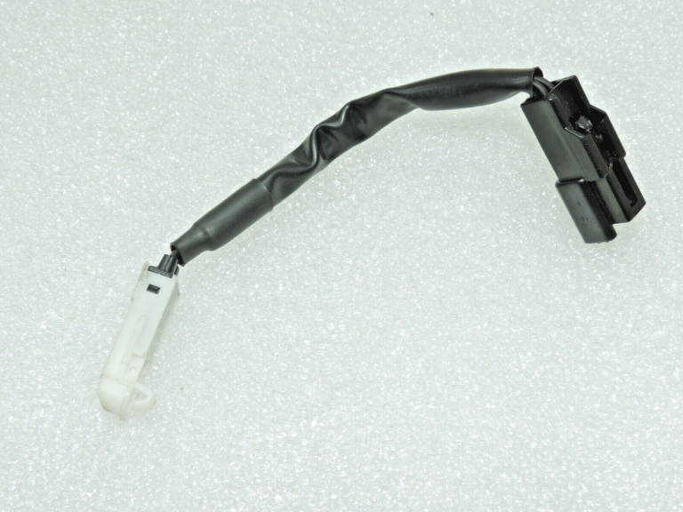 Oriģinālais Toyota Avensis T25 aizdedzes slēdzis Kontaktu slēdzis 8405205020