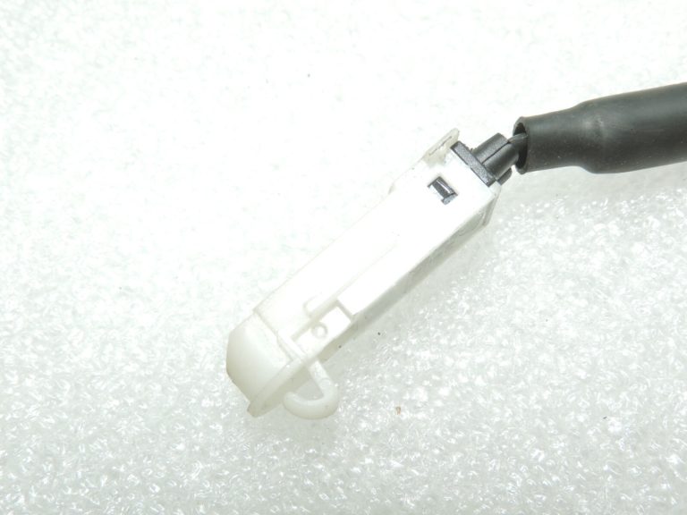 Oriģinālais Toyota Avensis T25 aizdedzes slēdzis Kontaktu slēdzis 8405205020