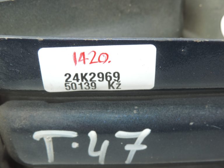 Oriģināls Toyota Avensis T25 Estate Aizmugurējā bampera sijas stiprinājums pa labi