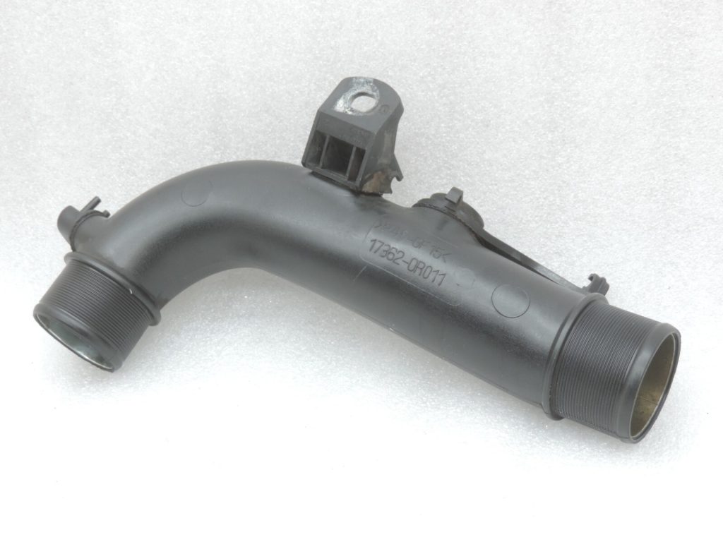 Подлинная труба наддува Toyota Avensis T25 2.2/2.0 D-4D 173620R011 17362-0R011