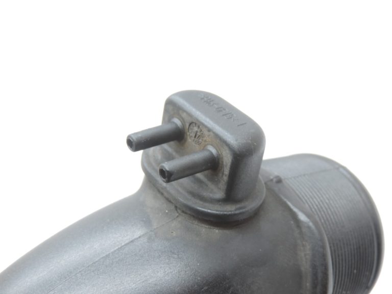 Oriģinālā Toyota Avensis T25 2.2/2.0 D-4D uzpildes gaisa caurule 173620R011 17362-0R011