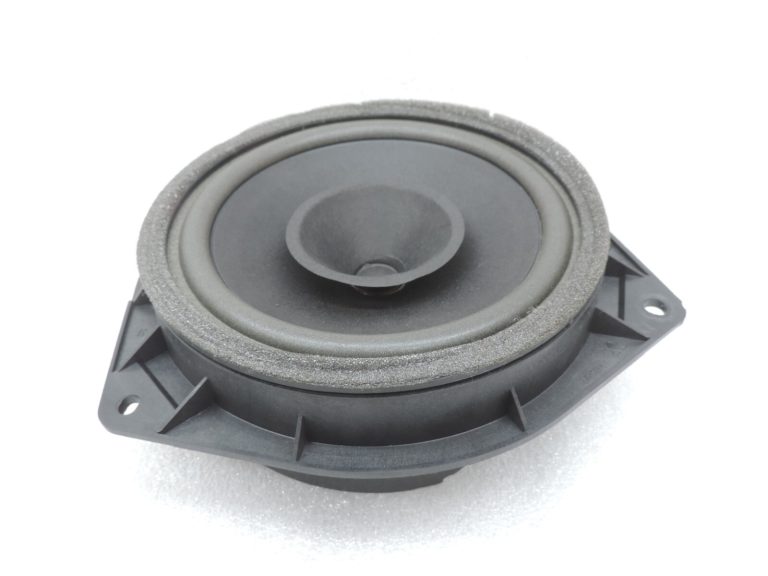 Oriģināls Toyota Avensis T25 Corolla E12 Priekšējo durvju skaļrunis 8616002370