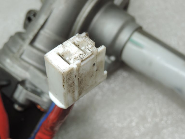 Oriģinālā Toyota Avensis T25 elektriskā stūres statīva stūres iekārta 4525005531, 45250-05531