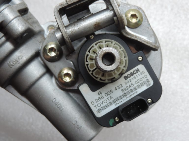 Oriģinālā Toyota Avensis T25 elektriskā stūres statīva stūres iekārta 4525005531, 45250-05531
