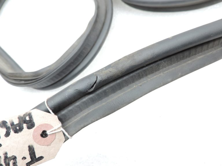 Oriģināls Toyota Avensis T25 Sedan aizmugurējo durvju blīvējums 6446105031
