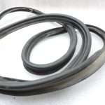 Oriģināls Toyota Avensis T25 Sedan aizmugurējo durvju blīvējums 6446105031