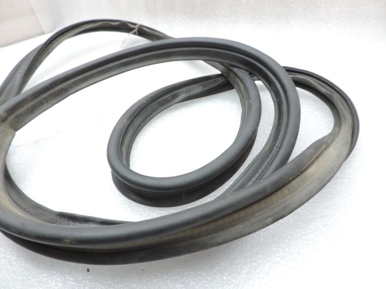 Oriģināls Toyota Avensis T25 Sedan aizmugurējo durvju blīvējums 6446105031