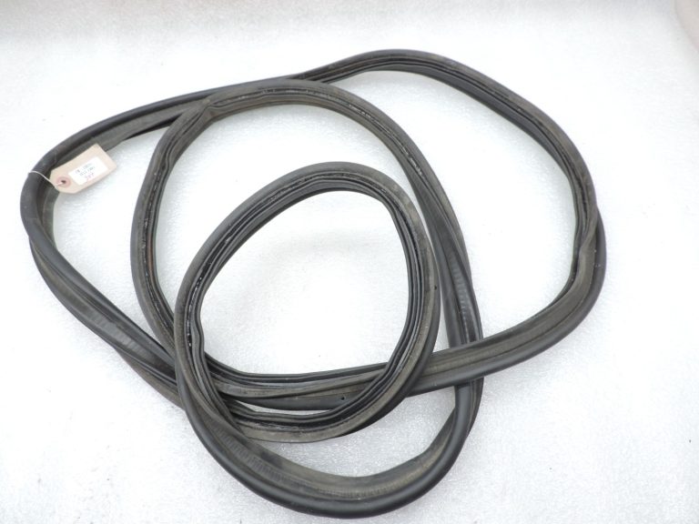 Oriģināls Toyota Avensis T25 Sedan aizmugurējo durvju blīvējums 6446105031